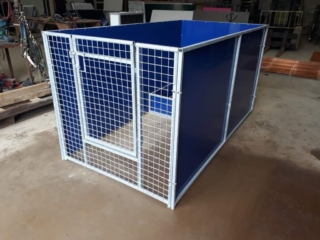 Whelping box