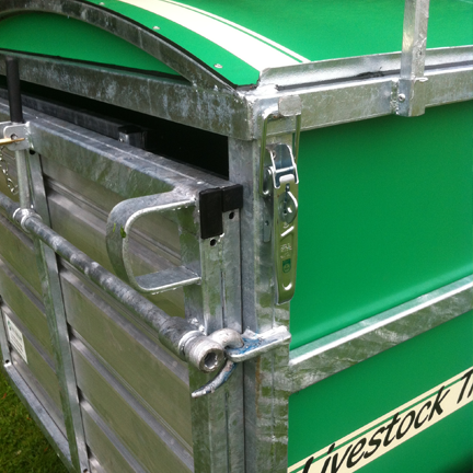 livestock trailer with tread plate floor