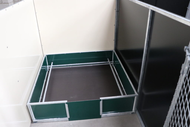 Whelping Pen Whelping Box Green wipeable panels