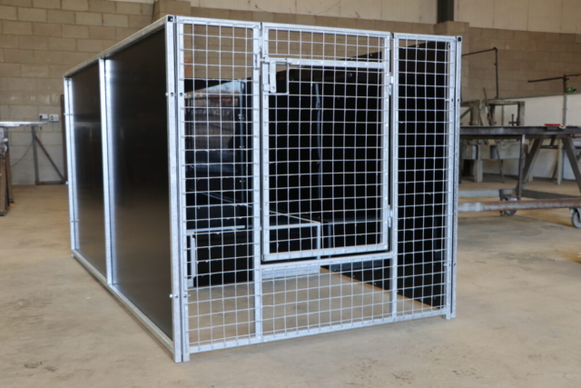 Whelping pen Whelping box, whelping pen.