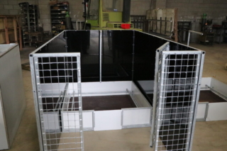 Whelping dog box