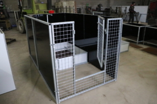 Whelping box, whelping dog pen
