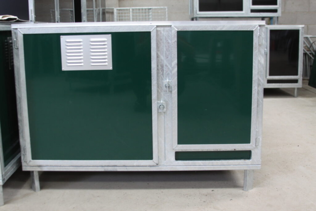 Dog Cabins - dog kennel gloss green Dog kennels manufactured by KM Dog Trailers